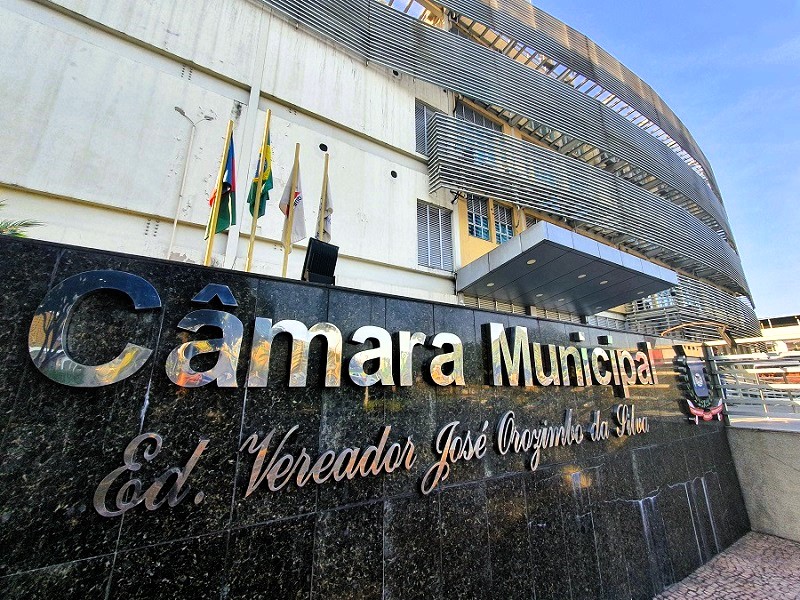 Projeto que reduz teto das RPVs é aprovado com margem de votação estreita