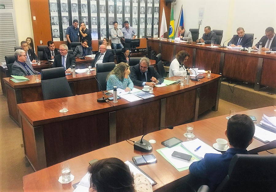 Plenário acata denúncia e abre processo contra parlamentar
