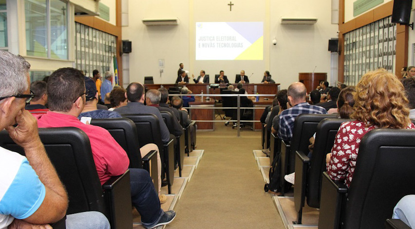 Câmara debate fake news em evento da Escola da Legislativo