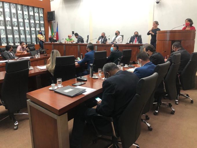 Vereadores aprovam em 1ª votação projetos que incluem academias, salões de beleza e igrejas como essenciais em Ipatinga