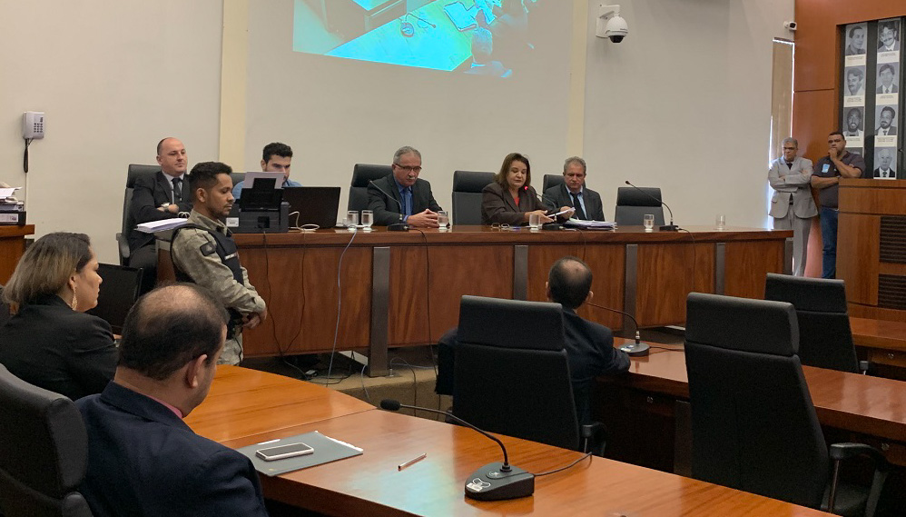 Vereador afastado Luiz Márcio depõe na Câmara e nega quebra de decoro
