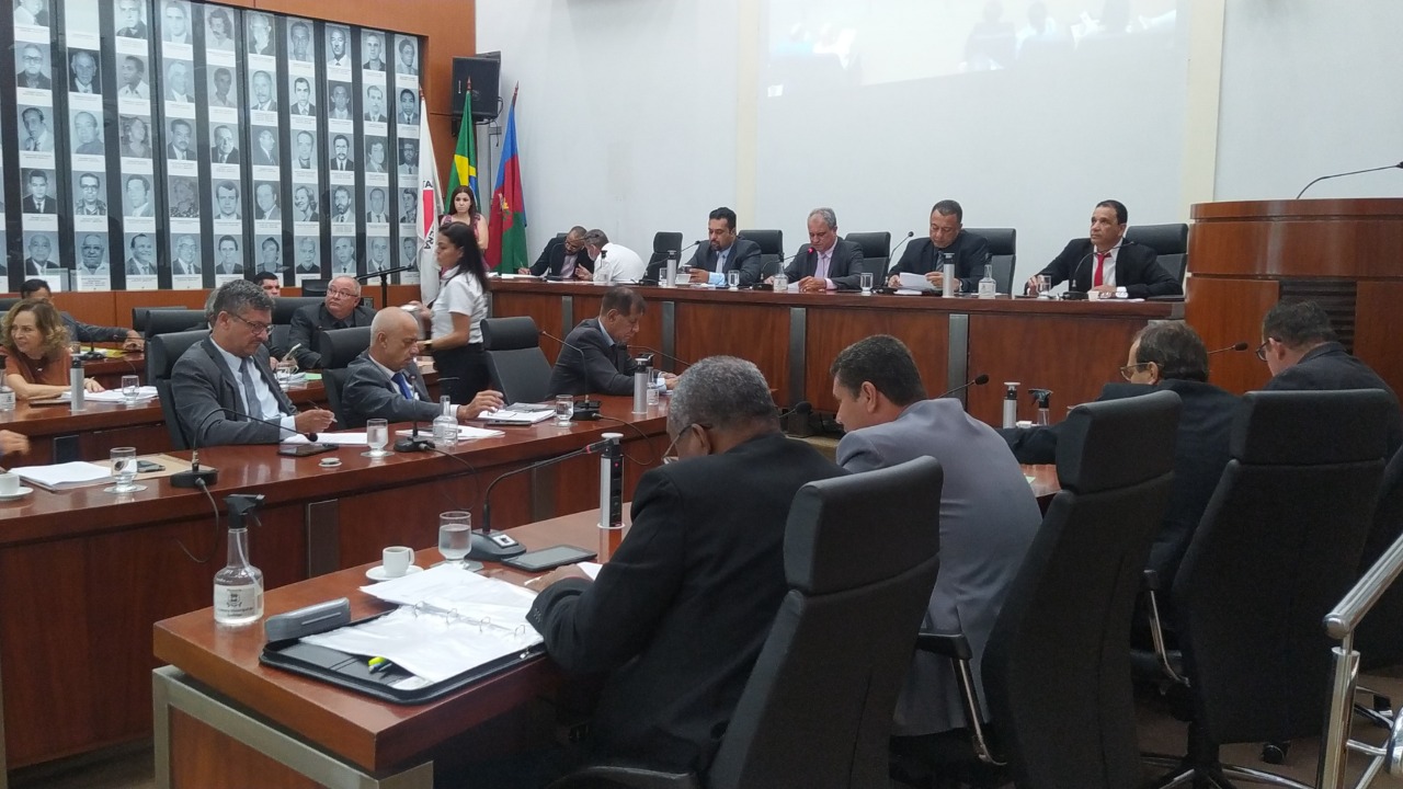 Vereadores votam 13 projetos de lei em 1º sessão de Reunião Extraordinária
