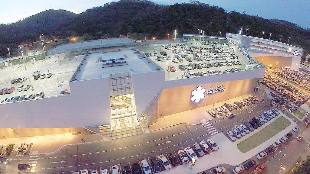 Cobrança da taxa de estacionamento em shopping e hipermercados volta a sofrer restrição