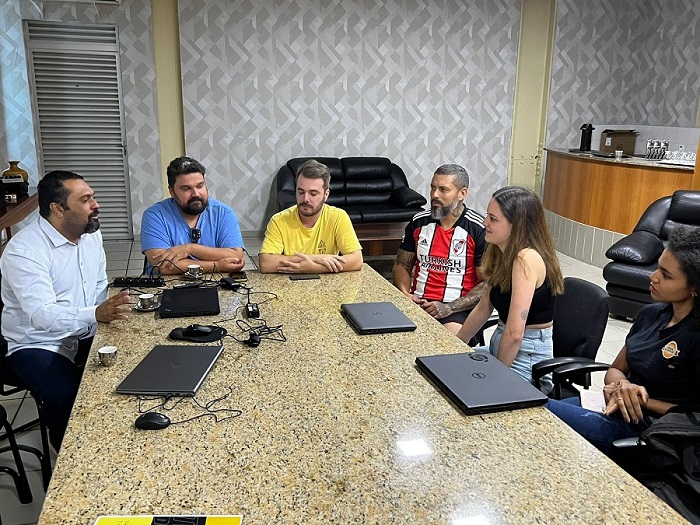 Presidente da Câmara recebe músicos e representantes do Comida di Buteco