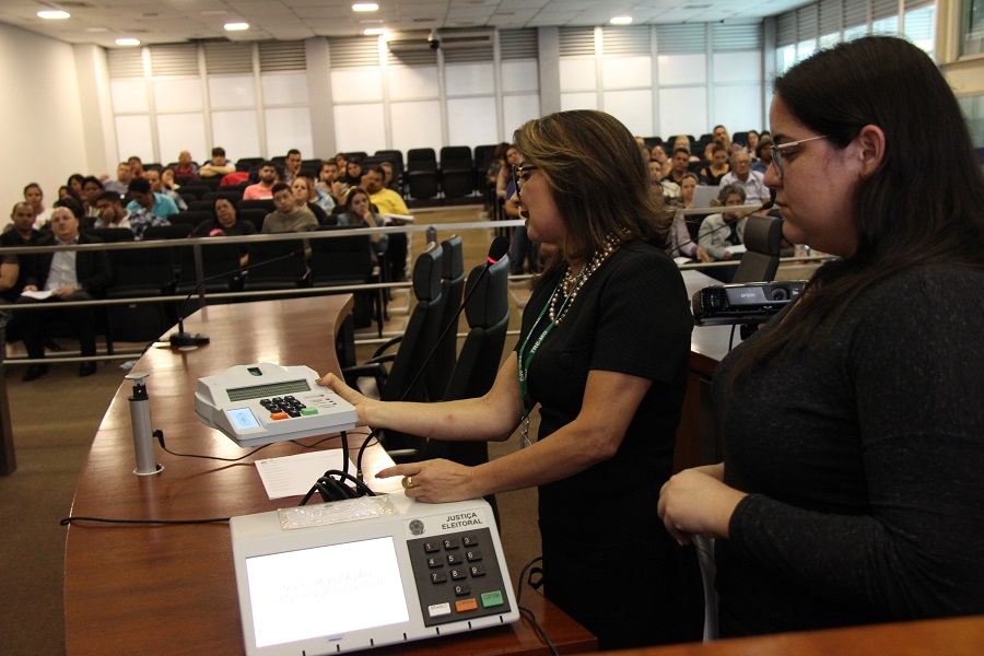 Às vésperas da Eleição Mirim, servidores passam por treinamento