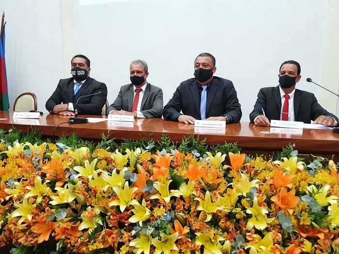 Vereadores eleitos tomam posse e elegem nova Mesa Diretora