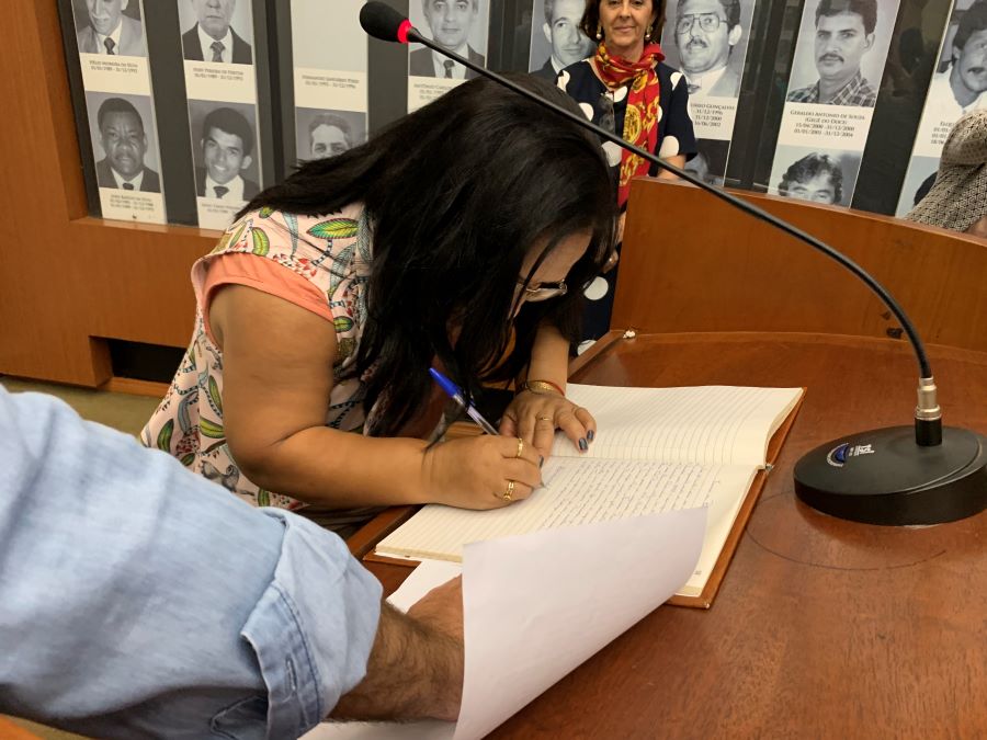 Rominalda de Paula reassume mandato de vereadora na Câmara