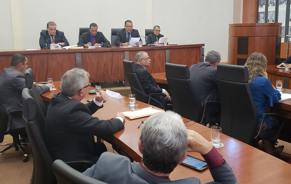 Vereadores aprovam instalação de Comissão Processante