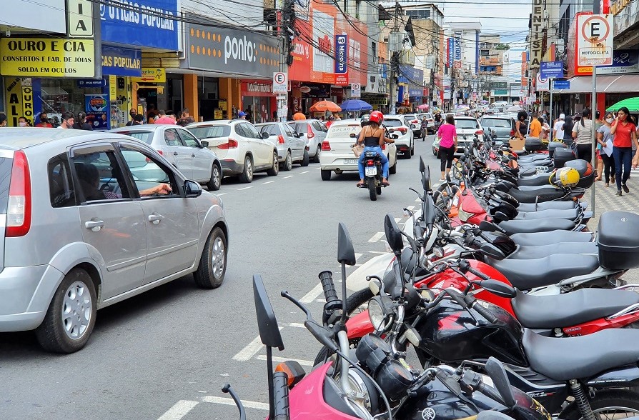 Projeto aprovado prevê pontos de embarque e desembarque para taxistas e motoristas de aplicativos