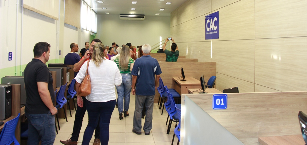Câmara entrega obras de modernização do CAC e lança Escola do Legislativo