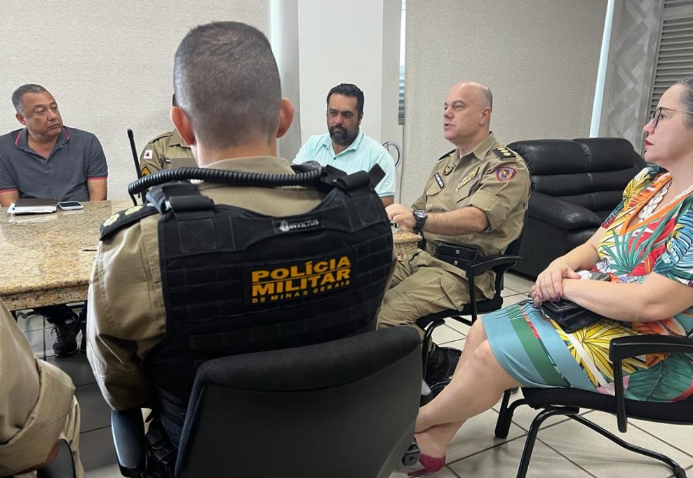Câmara de Ipatinga recebe autoridades policiais