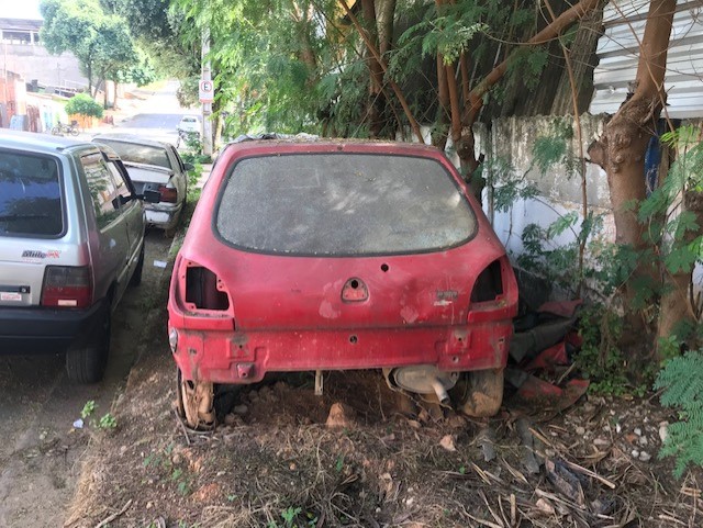 Projeto viabiliza convênio para que o Executivo destine carros abandonados recolhidos