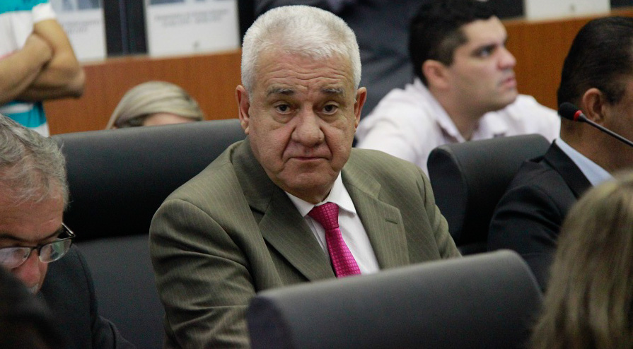 Andrade renuncia, e Avelino Cruz assume em definitivo na próxima reunião