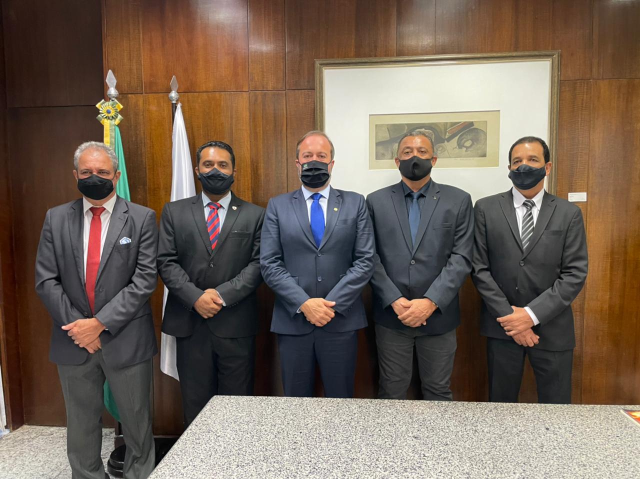 Comitiva de Ipatinga se reúne com diretor jurídico do Senado em Brasília
