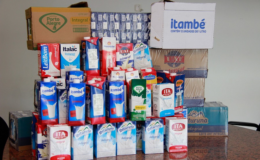 Câmara doa 200 litros de leite ao Grupo Se Toque