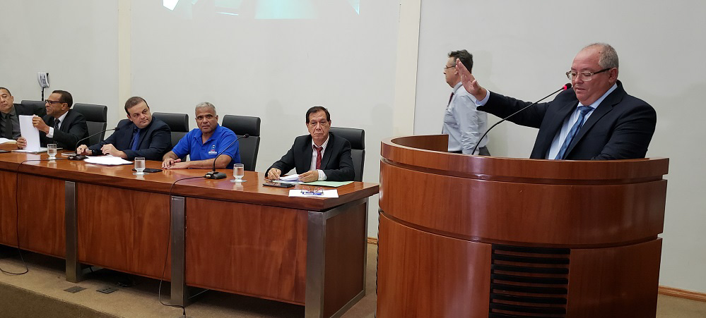 Suplente do vereador Gilmarzinho toma posse