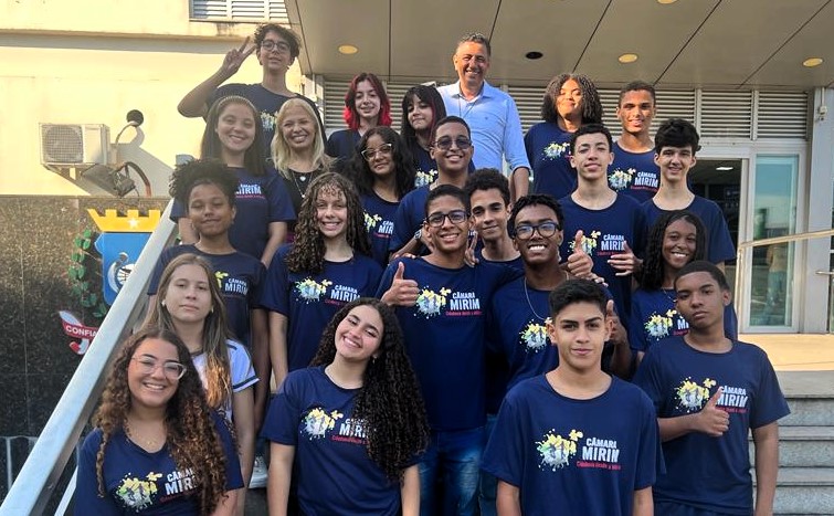 Vereadores mirins de Ipatinga instituem Dia Oficial do Cinema e Teatro nas escolas