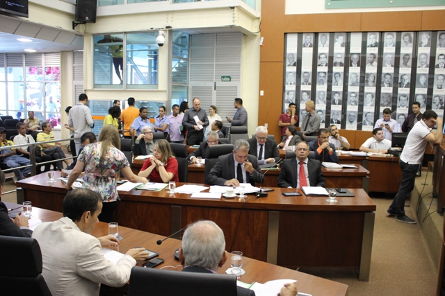 Vereadores aprovam projeto que exige banheiros em agências de concessionárias de serviços públicos