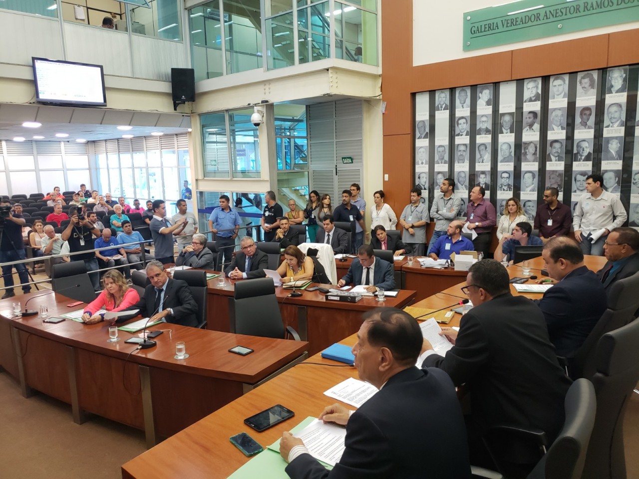 Reunião tem posse definitiva do vereador Fabinho e votação de relatórios de Comissões Processantes