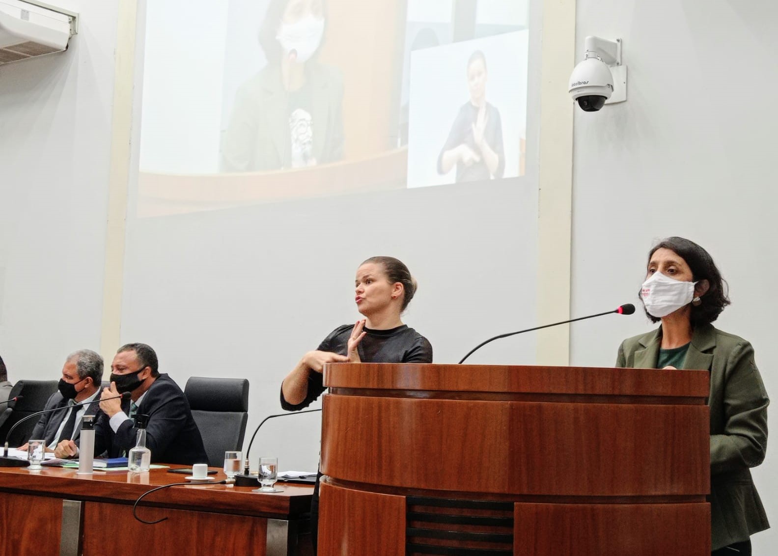 Projeto que prevê consulta popular para municipalização do ensino fundamental passa em 1ª votação