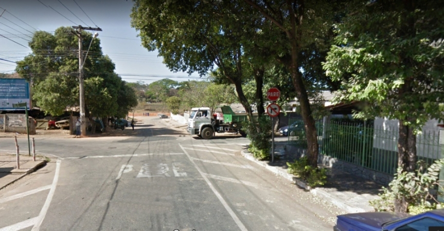 Vereador fiscaliza obra e pede construção de passagem elevada em cruzamento no Iguaçu