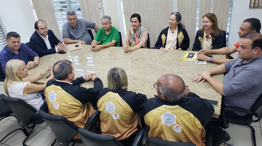 Câmara recebe integrantes do projeto “Professores de Educação Física sem Fronteiras”