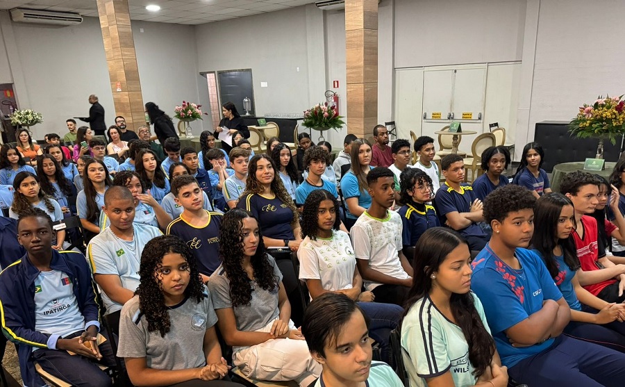 Câmara diploma vereadores mirins eleitos em 2024