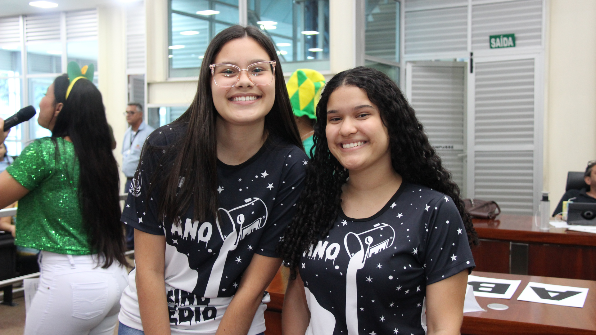 Ana Luiza e Graziella, 9º ano da E. E. Sônia Maria Silva Gomes