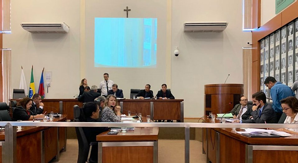Câmara aprova PL que concede anistia a multas e juros de débitos do município