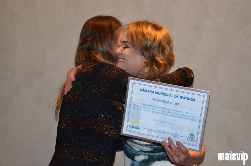 Empresária na área de farmácia recebe Moção de Aplausos da Câmara