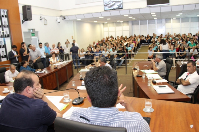 Projeto de lei que cria comissão para revisar aposentadorias recebe parecer favorável