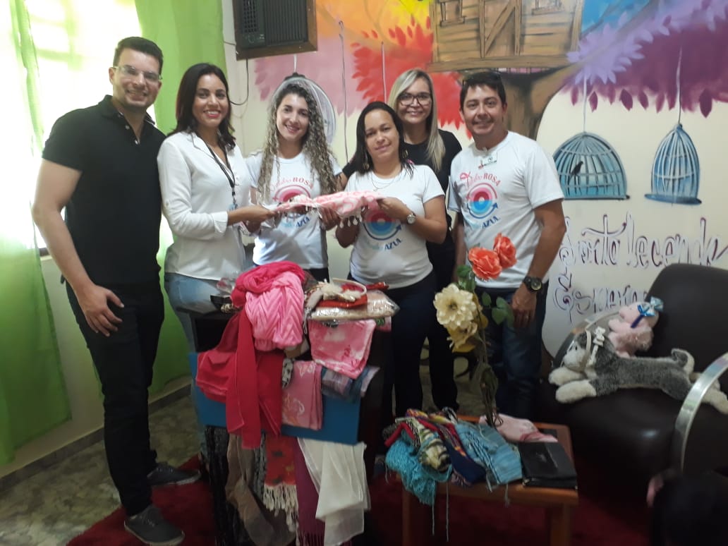 Câmara entrega doações do Outubro Rosa a  entidade de assistência a pacientes com câncer