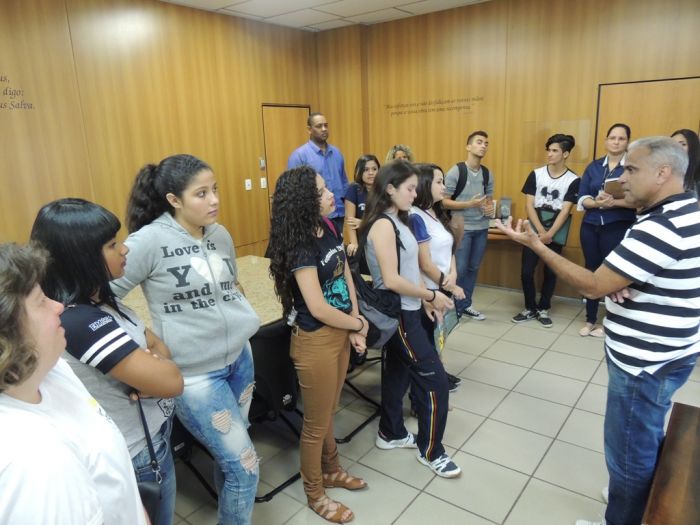 Vereadores mirins fazem indicações e visitam setores da Câmara de Ipatinga