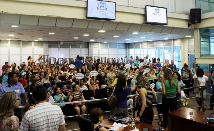 Governistas derrubam emenda que reduzia para 10% percentual de livre remanejamento no Orçamento 2018