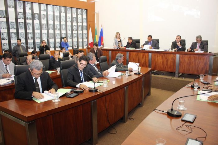 Projetos de autoria do Poder Executivo dominam pauta de reunião ordinária