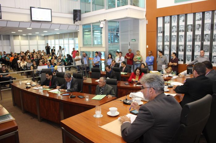 Câmara derruba veto ao PL sobre publicidade em obras públicas